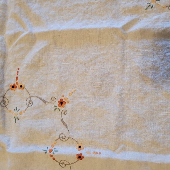 Vintage Hand Made Embroidered Linen Tablecloth and 4 Napkins Orange Floral - Picture 9 of 10